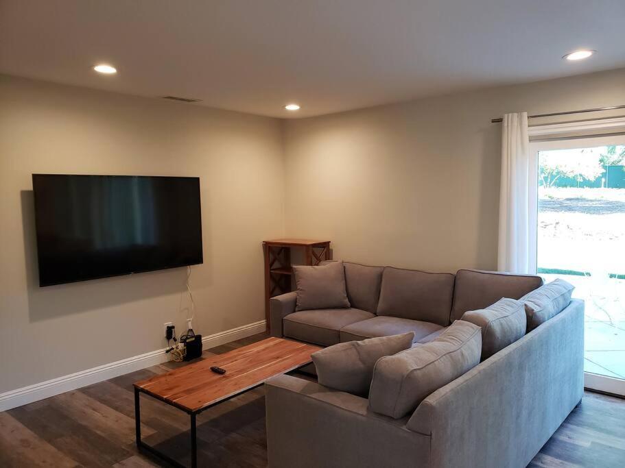 Bouganvilla 4-Bedroom, 2-Baths, Single Family House Thousand Oaks Luaran gambar